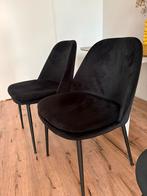Twee suède eetkamerstoelen +1 kuipstoel, Ophalen, Zo goed als nieuw, Zwart, Twee