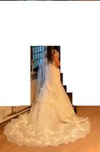 Elegante witte bruidsjurk met lange sleep maat 38, Ophalen of Verzenden, Zo goed als nieuw, Wit, Trouwjurk