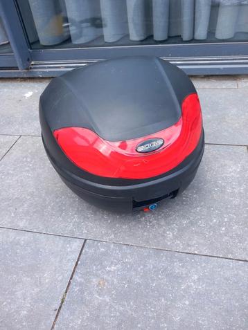 Topkoffer voor op scooter of motor beschikbaar voor biedingen