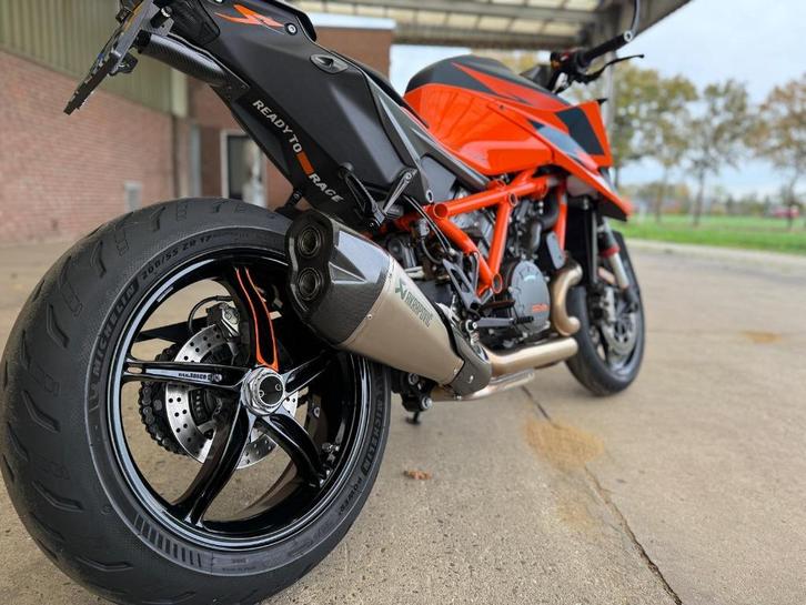 KTM SuperDuke 1290 R | 9598km | Akra | Dealer onderhouden!|, Motoren, Motoren | KTM, Particulier, Naked bike, meer dan 35 kW, 2 cilinders