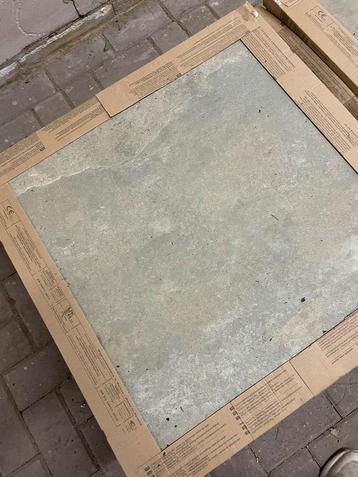 11 stuks mooie keramische tegels 60x60x3 beschikbaar voor biedingen