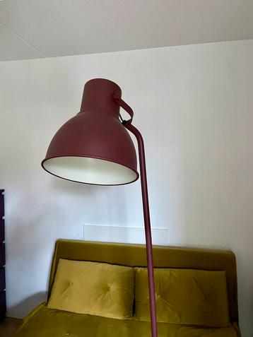 IKEA Hektar Vloerlamp - Enchanting Eggplant beschikbaar voor biedingen