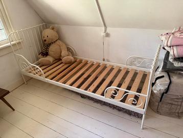 2 Verstelbare Bedden - incl lattenbodems Ikea beschikbaar voor biedingen