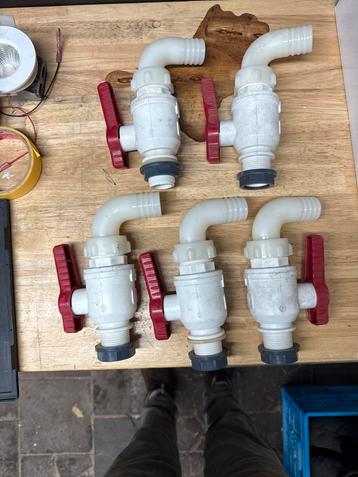 5x Waterafloopkraan met haakse bocht beschikbaar voor biedingen