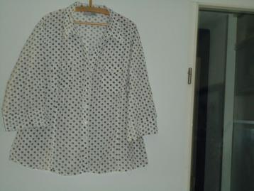 blouse mt 52 cremekleur met zwarte stippen beschikbaar voor biedingen