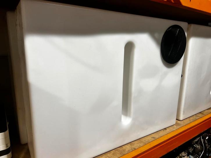 2 watertanks 250 liter elk, Watersport en Boten, Bootonderdelen, Nieuw, Motor en Techniek, Zeilboot of Motorboot, Ophalen