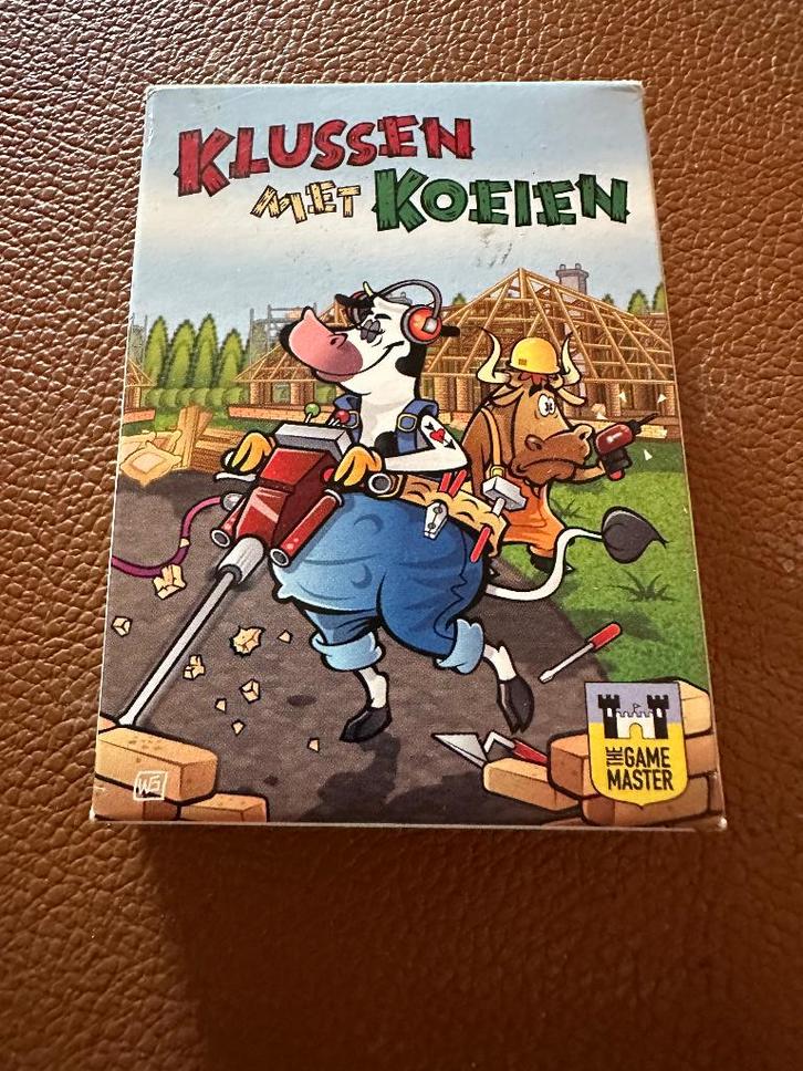 Klussen met koeien (The Game Master), Hobby en Vrije tijd, Gezelschapsspellen | Kaartspellen, Zo goed als nieuw, Ophalen of Verzenden