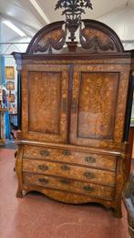 Intarsia ingelegd kabinet, Ophalen