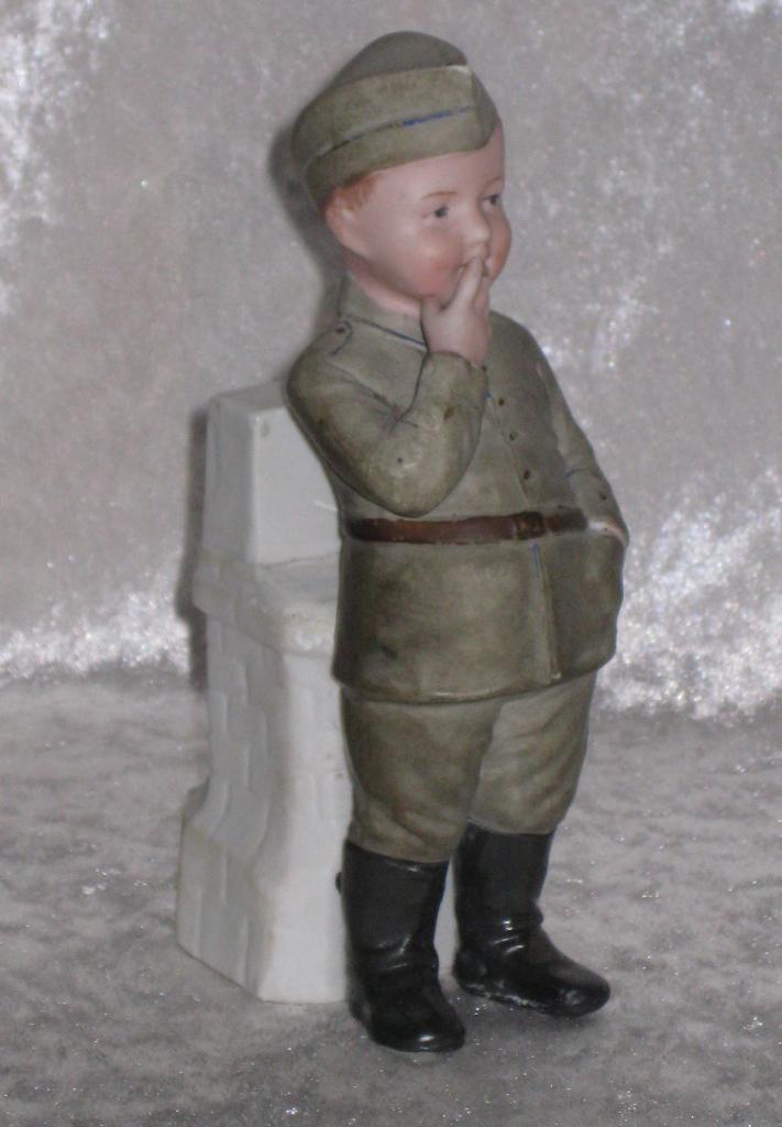 WO1 Mobilisatie Porselein Beeldje Luciferhouder 1918, Verzamelen, Militaria | Algemeen, Landmacht, Miniatuur of Beeldje, Nederland
