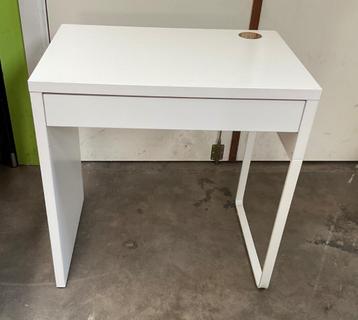 25 witte IKEA Bureau’s met lade beschikbaar voor biedingen