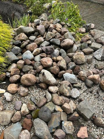 Keien uit vijver en tuin beschikbaar voor biedingen
