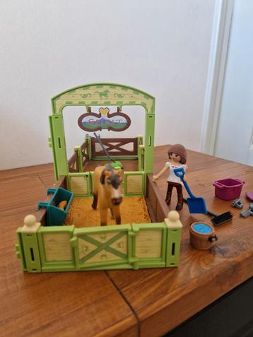 Lucky en Spirit paarndenbox 9478 beschikbaar voor biedingen