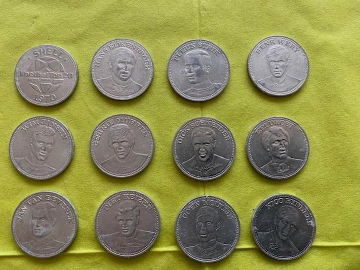 11 shell munten voetbal top 20 uit 1970, Verzamelen, Sportartikelen en Voetbal, Zo goed als nieuw, Overige typen, Overige binnenlandse clubs