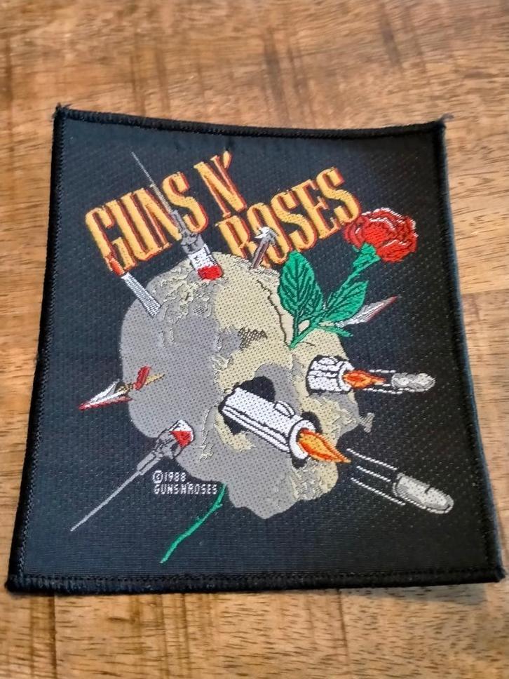 Guns N roses Skull bombs 1988 vintage logo patch RARE metal, Verzamelen, Muziek, Artiesten en Beroemdheden, Nieuw, Gebruiksvoorwerp