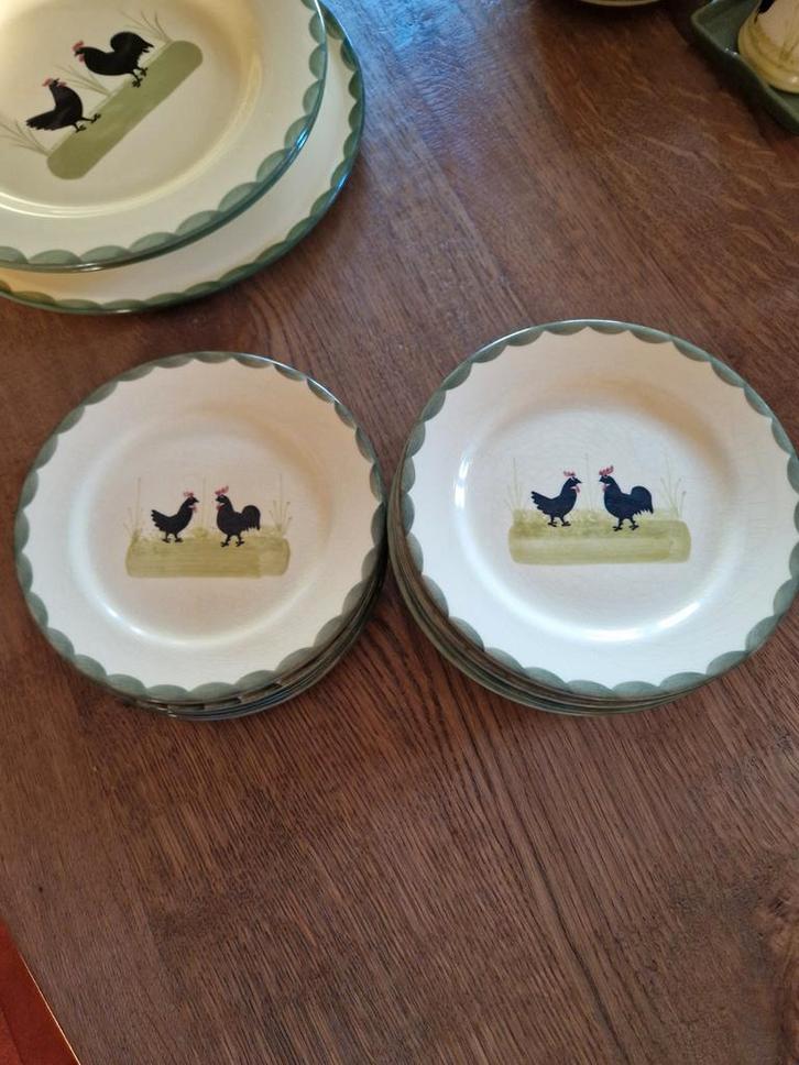8 gebaksbordjes kip en haan servies, Huis en Inrichting, Keuken | Servies, Gebruikt, Schaal of Schalen, Overige stijlen, Aardewerk