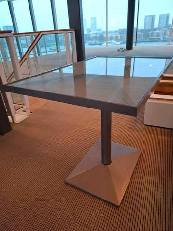 GLAZEN TAFEL  beschikbaar voor biedingen