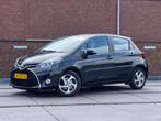 Toyota Yaris 1.5 Dealer onderhouden 5DRS 2016 Zwart, 1497 cc, 4 cilinders, Zwart, 48 €/maand