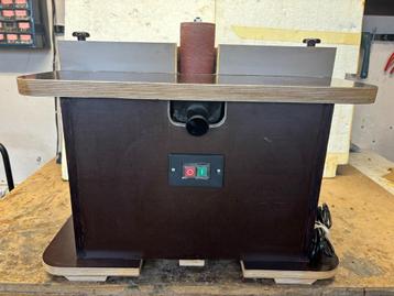 Oscillerende schuurbankje. beschikbaar voor biedingen
