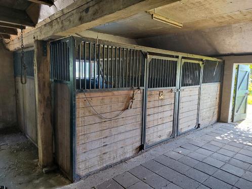 Paardenstal/ponystal voor 2 paarden met tussenstuk, Dieren en Toebehoren, Stalling en Weidegang