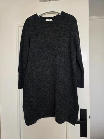 GEBREIDE TRUI/TUNIEK ANTRACIETKLEUR MAAT M beschikbaar voor biedingen