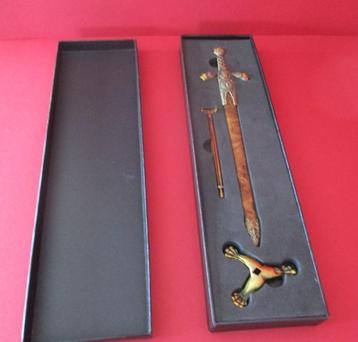Replica briefopener in de vorm van een prachtig zwaard beschikbaar voor biedingen