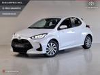 Toyota Yaris 1.5 VVT-i Dynamic Handgeschakeld | stoel/stuur, Voorwielaandrijving, Gebruikt, Euro 6, Wit