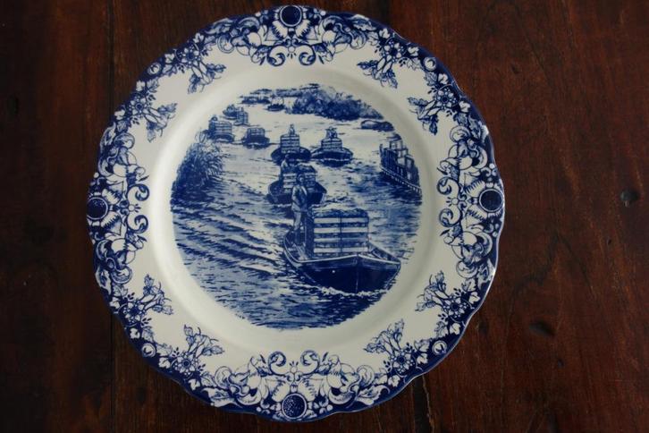 Wandbord schuiten naar de veiling Bovenkarspel, Antiek en Kunst, Antiek | Wandborden en Tegels, Ophalen of Verzenden