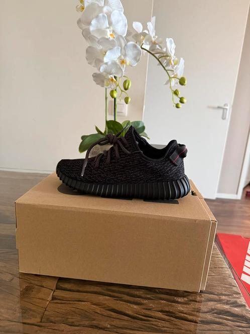 adidas Yeezy Boost 350 Pirate Black (2023) 39 1/3 & 40 & 40, Kleding | Heren, Schoenen, Nieuw, Zwart, Ophalen of Verzenden