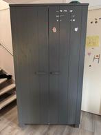 Grijze kledingkast met deuren en hangruimte **gratis**, Huis en Inrichting, Kasten | Kledingkasten, Ophalen, Gebruikt, 100 tot 150 cm