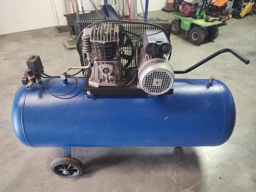 Compressor 200L - 3HP - 230v , stil en weinig gebruikt, Doe-het-zelf en Verbouw, Compressors, Gebruikt, 6 tot 10 bar, 100 liter of meer