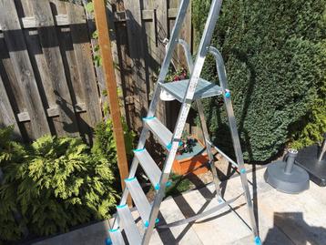 Huishoudtrap aluminium 5 treden beschikbaar voor biedingen