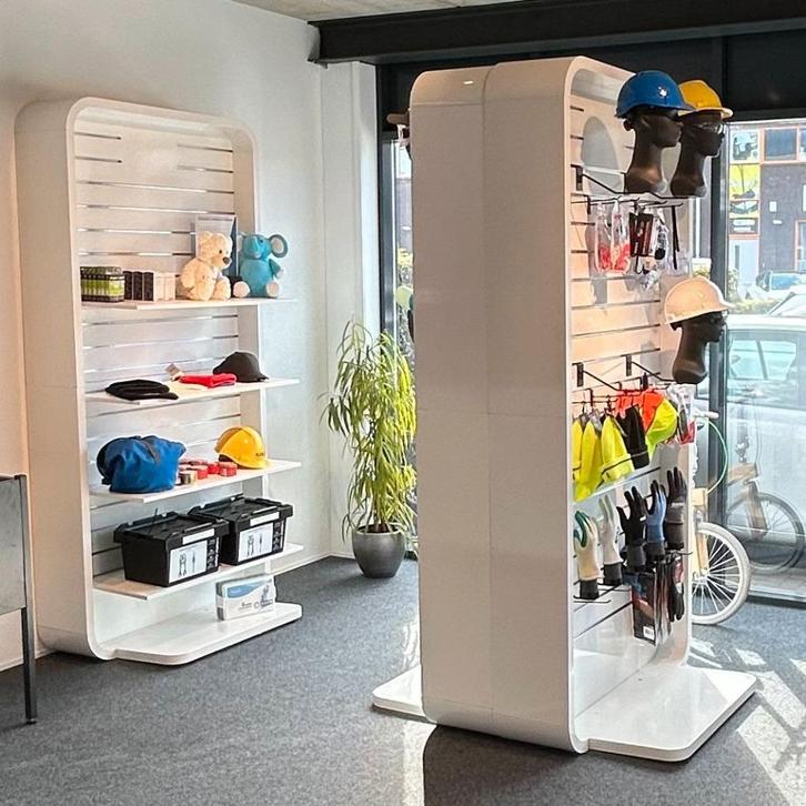 3 prachtige witte hoogglans winkelkasten / slatwall stelling, Huis en Inrichting, Kasten | Stellingkasten, Zo goed als nieuw, Ophalen