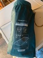 Decathlon luchtbed - Comfortabel en compact, Caravans en Kamperen, Luchtbedden, Ophalen of Verzenden, Ingebouwde pomp, Zo goed als nieuw