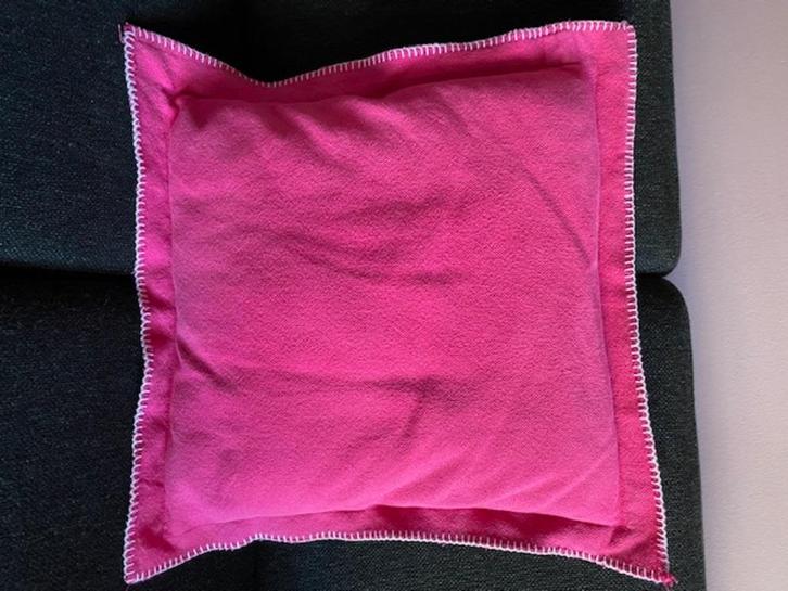 Sierkussens 2 stuks, Huis en Inrichting, Woonaccessoires | Kussens, Zo goed als nieuw, Roze, Vierkant, Ophalen of Verzenden