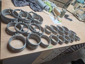 partijtje pvc pijpbeugels. beschikbaar voor biedingen