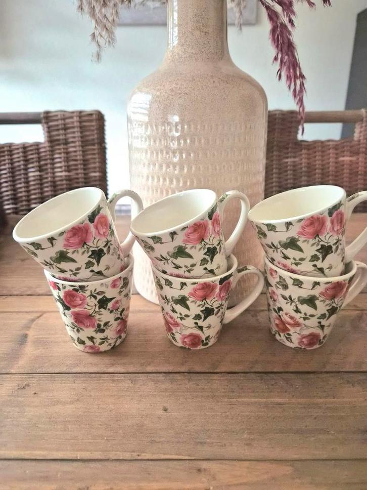 Set van 7 mokken met bloemmotief, Huis en Inrichting, Keuken | Servies, Zo goed als nieuw, Kop(pen) en/of Schotel(s), Overige stijlen