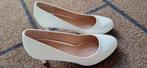 Witte pumps maat 38, Kleding | Dames, Trouwkleding en Trouwaccessoires, Ophalen of Verzenden, Zo goed als nieuw, Wit, Schoenen