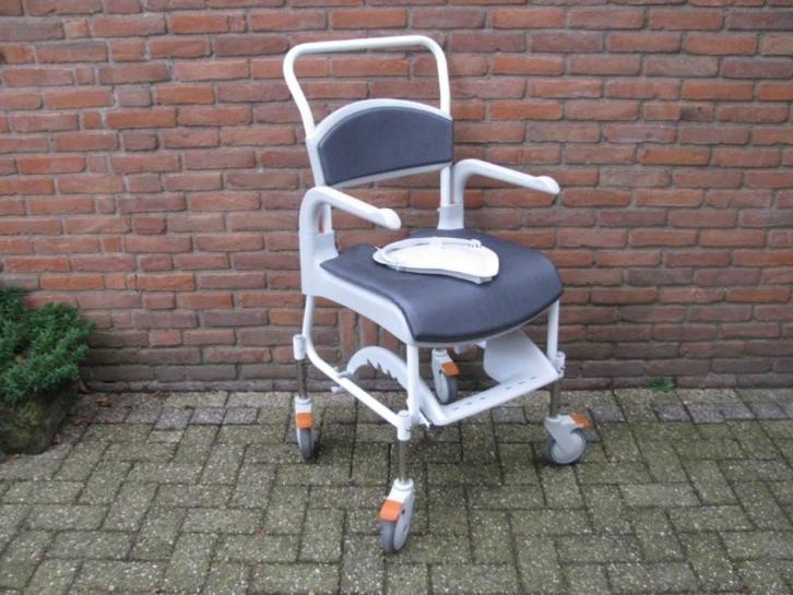 Etac po douchestoel met zit en rug back hoogte verstelbaar, Diversen, Verpleegmiddelen, Zo goed als nieuw, Ophalen