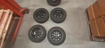 15 inch lichtmetalen velgen met band beschikbaar voor biedingen