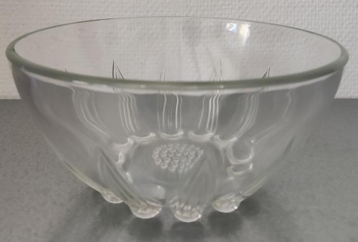 Persglas: schaal op bolpootjes, Antiek en Kunst, Antiek | Glas en Kristal, Ophalen of Verzenden