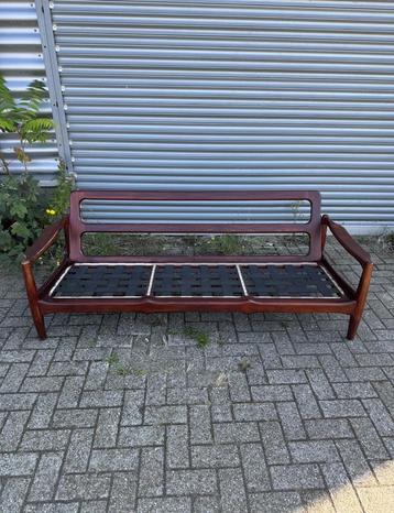 Vintage Deense teakhouten 3-zitsbank (opnieuw stofferen) beschikbaar voor biedingen