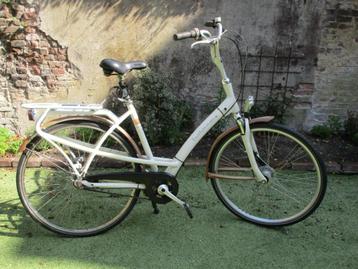 BATAVUS DAMESFIETS beschikbaar voor biedingen