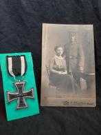 EK2 IJzeren kruis met foto en standaard (Duitsland WWI), Verzamelen, Verzenden, Landmacht, Duitsland, Lintje, Medaille of Wings