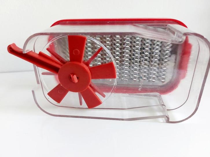Retro Meliconi rasp dispencer parmazaan, Huis en Inrichting, Keuken | Tupperware, Zo goed als nieuw, Overige typen, Ophalen