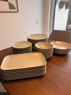 Ikea FÄRGKLAR serviesset - olijfgroen, Ophalen, Zo goed als nieuw, Effen, Aardewerk