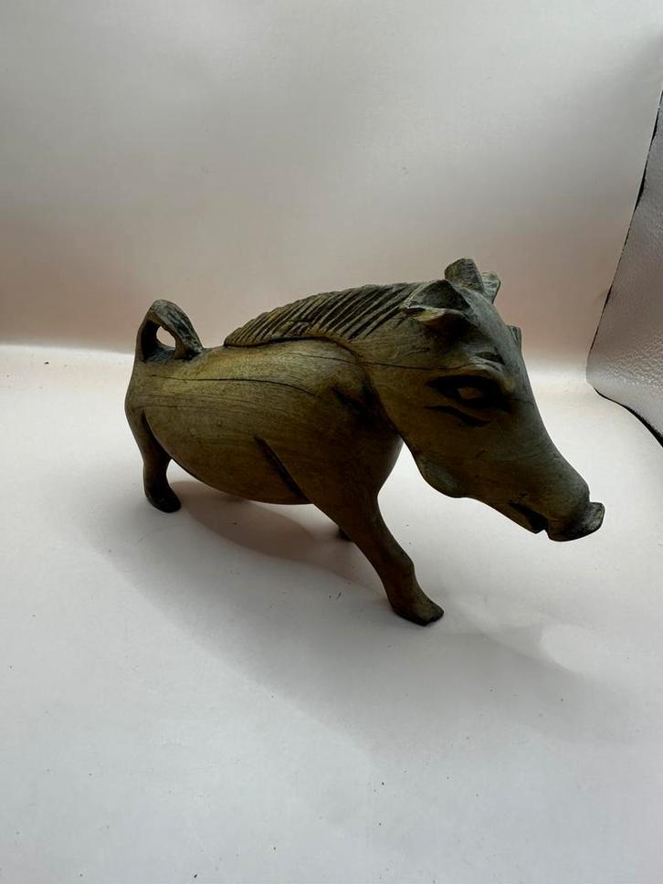 Handgesneden houten zwijn beeldje – Afrikaans houtsnijwerk, Verzamelen, Dierenverzamelingen, Zo goed als nieuw, Beeldje of Figuurtje