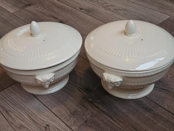 Wedgwood Barlaston: 2 Dekschalen met deksel, Antiek en Kunst, Antiek | Keukenbenodigdheden, Ophalen