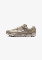 Nike Zoom Vomero 5 ‘Khaki Phantom’, Bruin, Nike, Nieuw, Ophalen of Verzenden