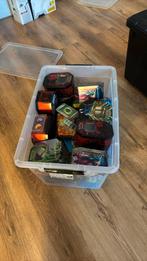 Doos 60L vol met lege tins, kaartjes, dobbelstenen etc., Verzenden