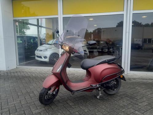 Vespa Snorscooter Sprint 50 Special Color Candy Red, Fietsen en Brommers, Snorfietsen en Snorscooters, Gebruikt, Vespa, Benzine